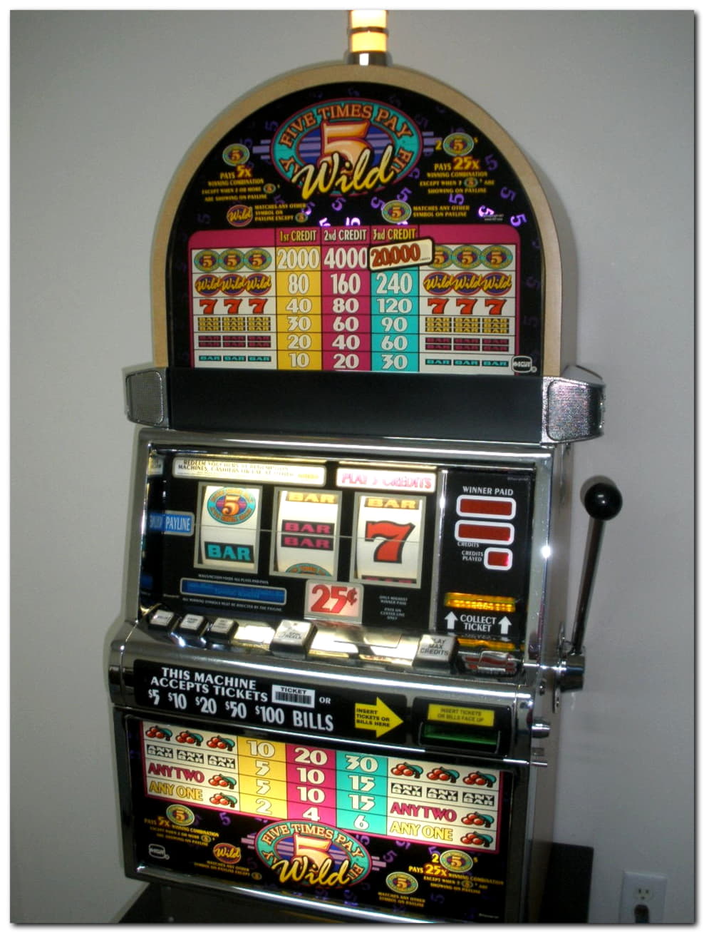 EUR 105 Daily freeroll slot tournament at Leo Vegas Casino