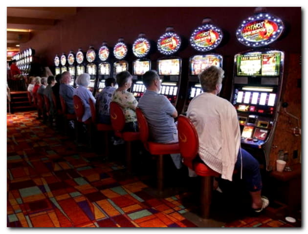 EUR 535 Mobile freeroll slot tournament at Vegas Hero Casino