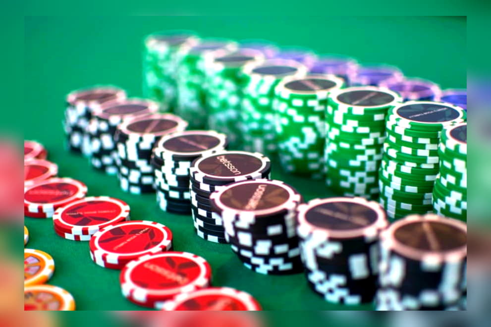 EUR 695 Daily freeroll slot tournament at Frank and Fred Casino