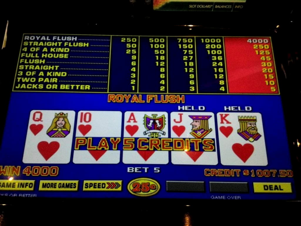 €425 Mobile freeroll slot tournament at Vegas Hero Casino