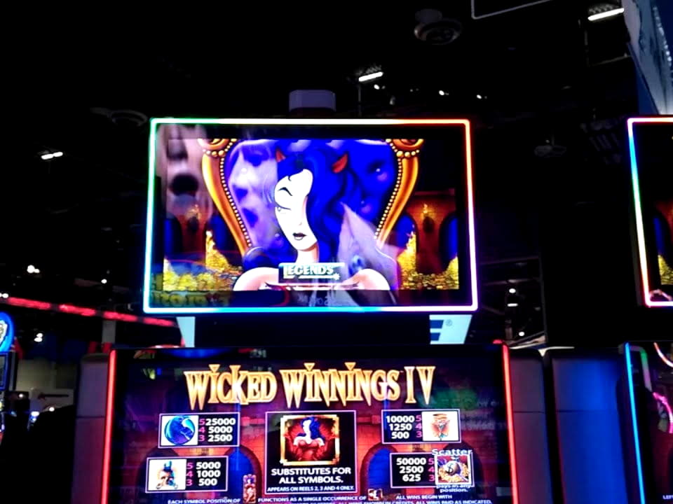 215 Free Casino Spins at William Hill Casino