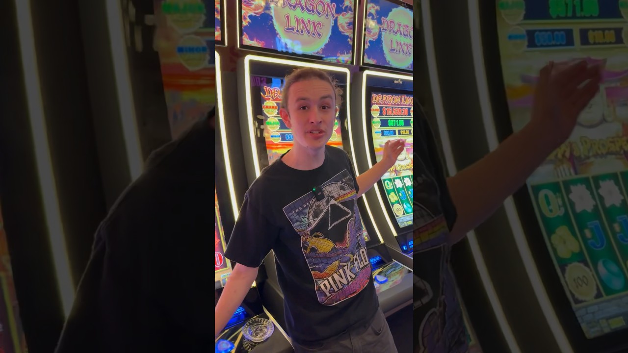 Does Playing THREE Slot Machines Give More BONUSES? #slots #Finnish Casino Online #gambling